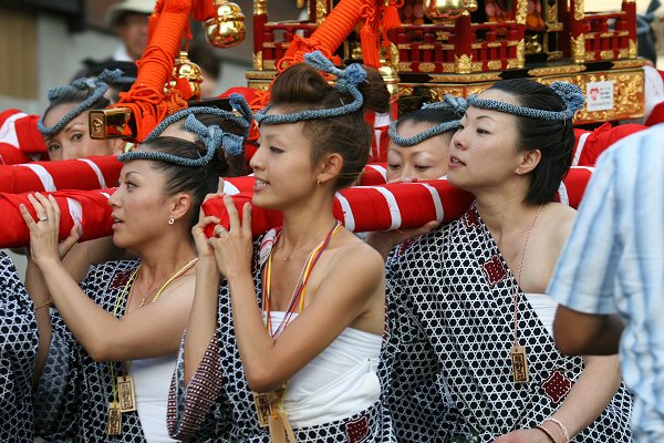 水かけ神輿VS女神輿: 協和建設株式会社ブログ